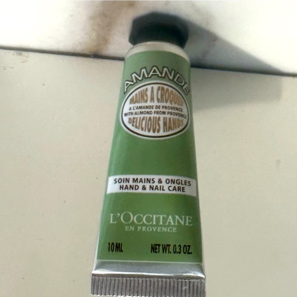 NWT L'Occitane Almond Delicious Hand & Nail Cream - Picture 1 of 5